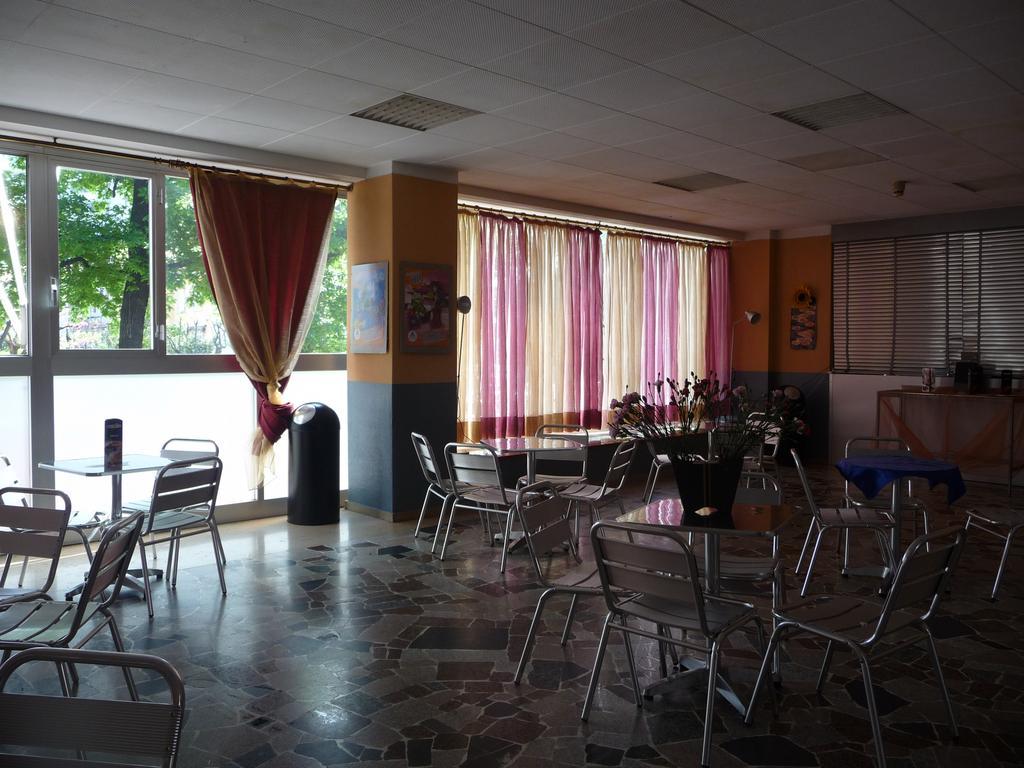Ostello Aig Piero Rotta Milano Ngoại thất bức ảnh